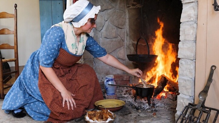 Cooking Dinner in 1812 | Fried Chicken, Wild Blackberry Cobbler