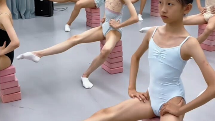 舞蹈生课堂训练