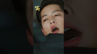Mafia startled by an unexpected hug 😂🤣 #shorts #kdrama #vincenzo #songjoongki #funnyscene #hitv