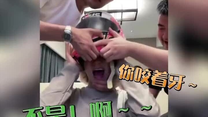 Tại sao mọi chuyện xảy ra với Hoàng Tử Thao đều hài hước vậy nhỉ～