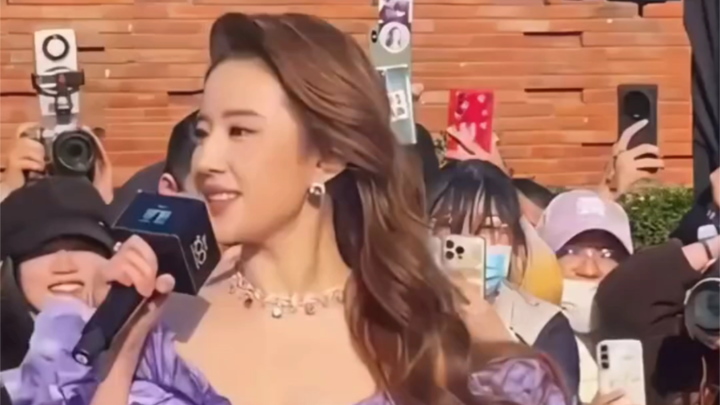 "Liu Yifei said she loves me, you know."