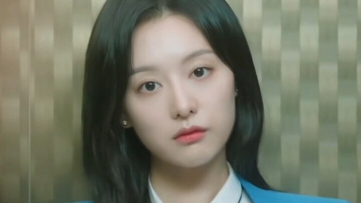 Đây mới là phẩm chất và tầm nhìn xứng đáng với một tiểu thư chính hiệu! Cô tiểu thư kiêu kỳ, lạnh lù