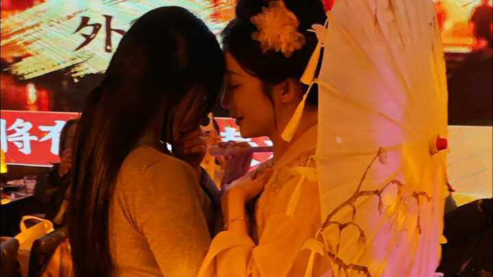 Hahaha, Zhe Zhe bikin cewek ini malu banget...