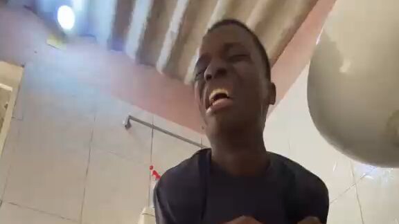Quando vc vai cag4r na casa dos outros kkkkkk