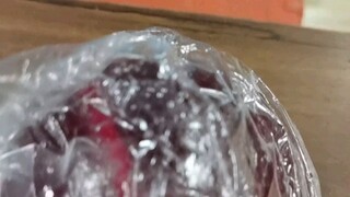 هذه المصاصة أصبحت تقريبًا بحجم رأس دا لاو باي الكبير!