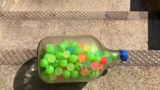 楼梯滚瓶子大赛