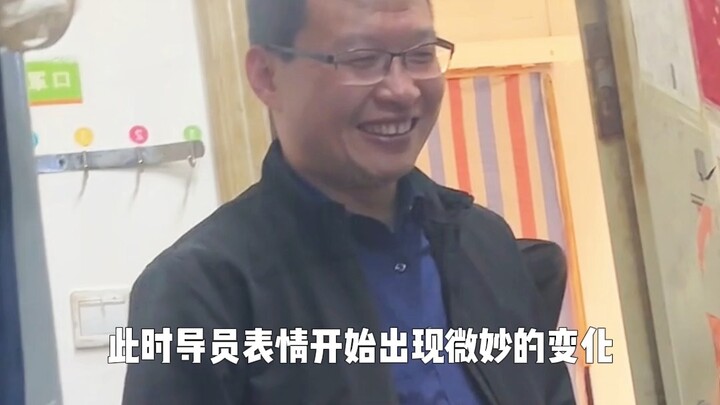 A male student serenaded his dormmates with "Kong Xin," striking a chord deep within his teacher's h