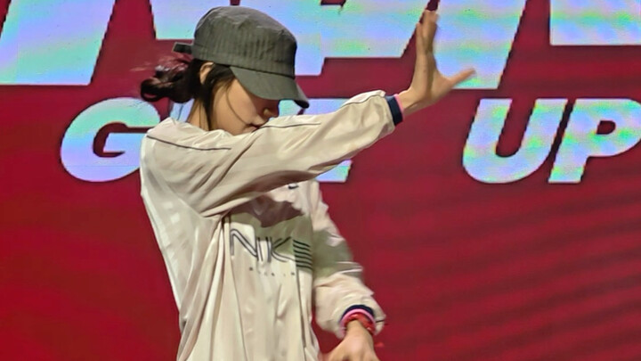 Trình diễn của trọng tài Tập Gia Kỳ 【Giải Vô địch Nhảy Đường Phố Toàn Quốc G-SHOCK V-GAME – Chặng Qu