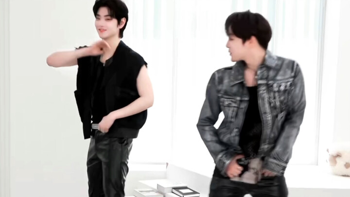 การเต้นรำอันแสนสุขของแทบินทำให้เสี่ยวจูจื่อไม่สามารถแสดงได้...ฮ่าฮ่าฮ่า