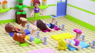 ❤Lego Aurora Goes to PET YOGA for a RELAX Therapy