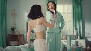 Guan Xiaotong underwear advertisement