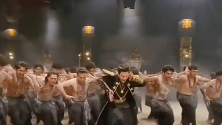 印度电影拍摄现场，不得不说印度人是真爱跳舞，而且天赋不错