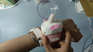 给大家看看儿童节男朋友送我的小兔子手表赛车！