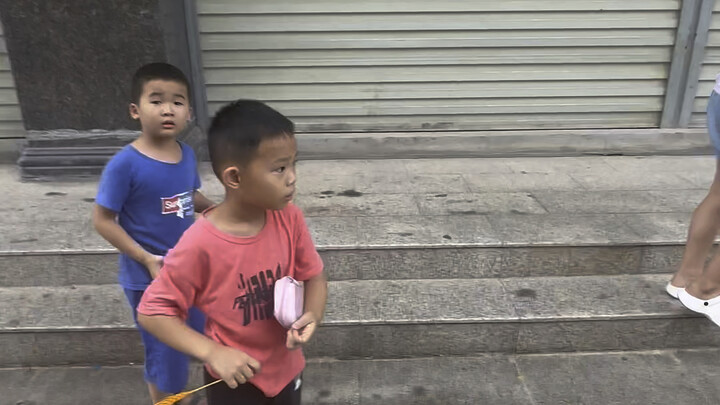 Jika kamu berani mengatakannya, aku berani menembaknya