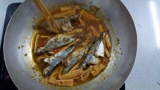Cá bạc má kho măng...ăn cơm quên thôi ...Bếp Cô tư
