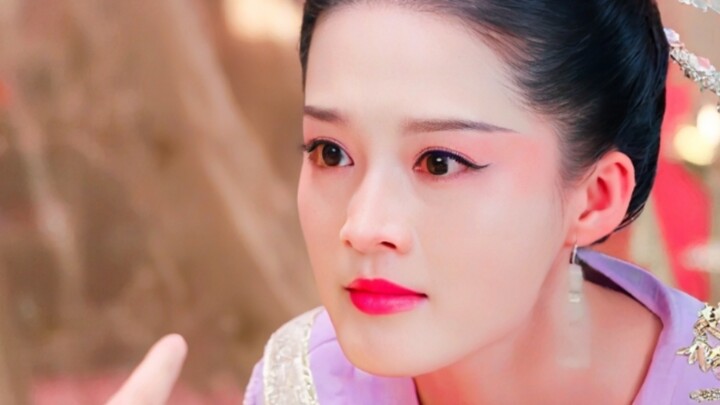 Phiên bản mới thì mãi mắng tình địch, còn phiên bản cũ lại thẳng thừng mắng cả phụ hoàng; chính quyề
