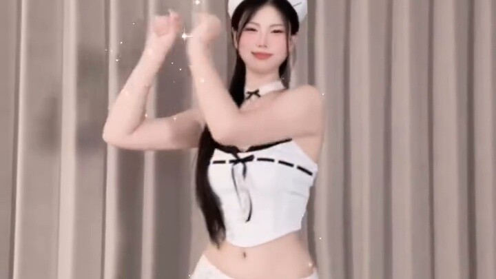 "نامي" بلينغ بلينغ، يجب أن يكون الطفل سعيدًا كل يوم