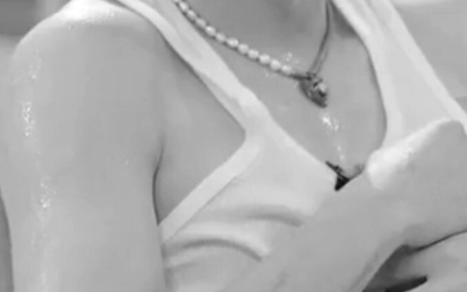 Áo vest + mồ hôi = Wang Hedi
