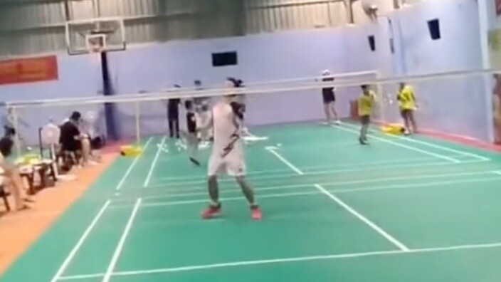 How do you catch this ball, brothers?