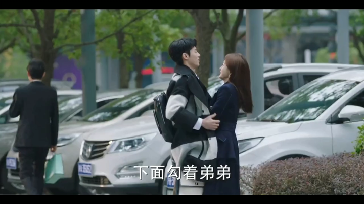 【حياة العقلانية】عندما ترى عدة نساء أنك تواعد أخاك الأصغر، فهذا يعني أنكِ أنتِ ملكة الحسد بامتياز!