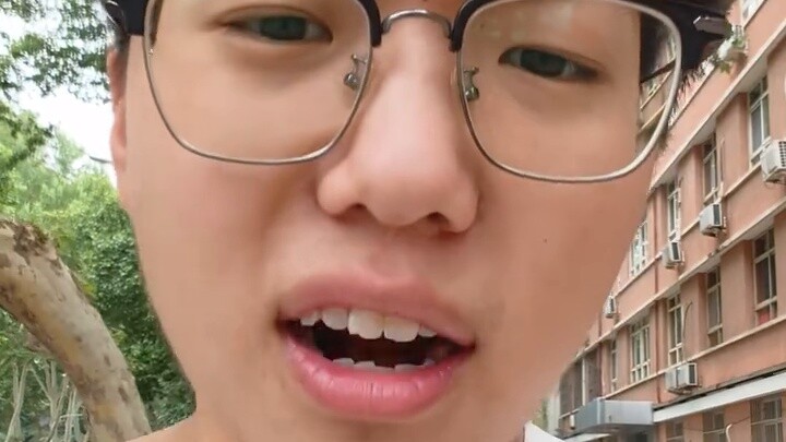 Semua jeda dan baris tidak dapat diselesaikan dengan memakai headphone. Saya memakai headphone hanya