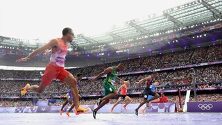 压线时，只有他在笑！