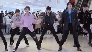 Show dance ngẫu nhiên "FAKE LOVE" cover "Yun Boy"