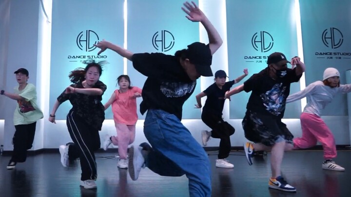 【Hip-hop】Mia’s big-frame rhythm routine—Zaza quick translation is now live! Sweat-fest special