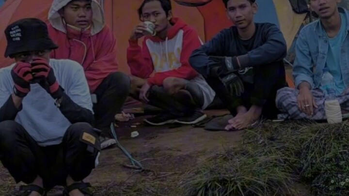 berbuka di atas awan