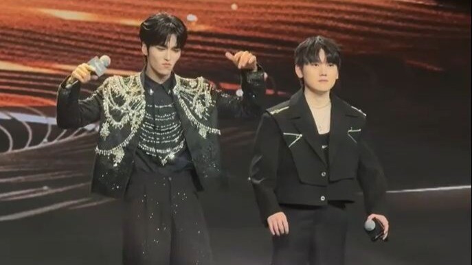 Nhìn anh trai tặng quà còn không đau lòng bằng thế này, Jackeylove bị gài bẫy rồi!