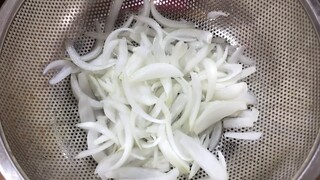 CÁCH CHẾ BIẾN HÀNH TÂY KHÔNG BỊ HĂNG KHI TRỘN VÀO CÁC MÓN NỘM- NGHỆ THUẬT GÓC BẾP