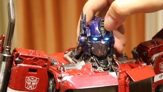 The large-scale spin-off Optimus Prime [ThreeZero] has more merits than flaws.