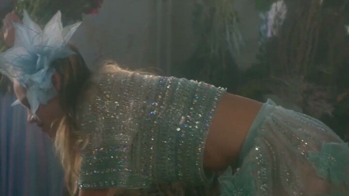 So amazing—can any girl really say no to a Lebanese fairy dress?
