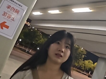 How much savings does a 30-year-old woman have???