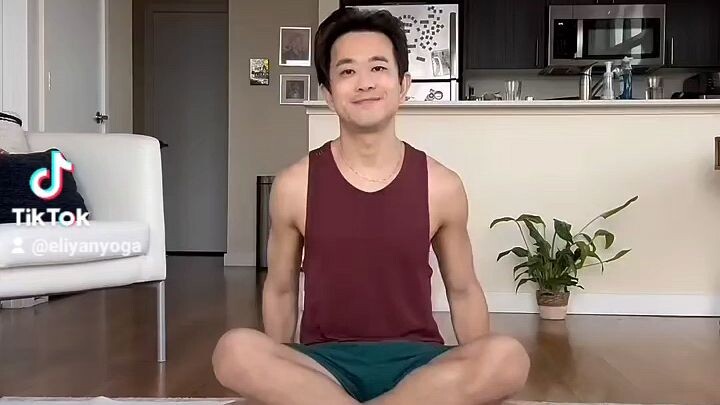 20 mins yoga with me and feel good 😇🧘 #eliyanyoga
