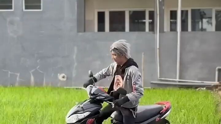 cosplay anime: ko jalannya mundur