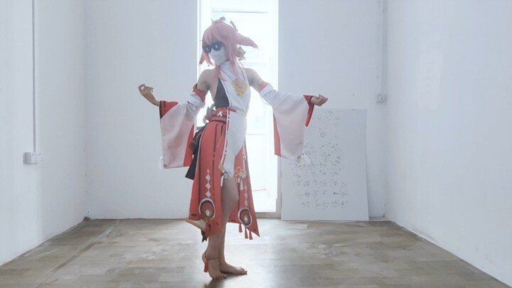 Continuing on the previous video, the barefooted lady fox is here