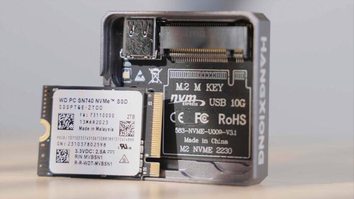 SSD turun harga besar-besaran, saat yang tepat untuk merakit hard drive portabel sendiri!