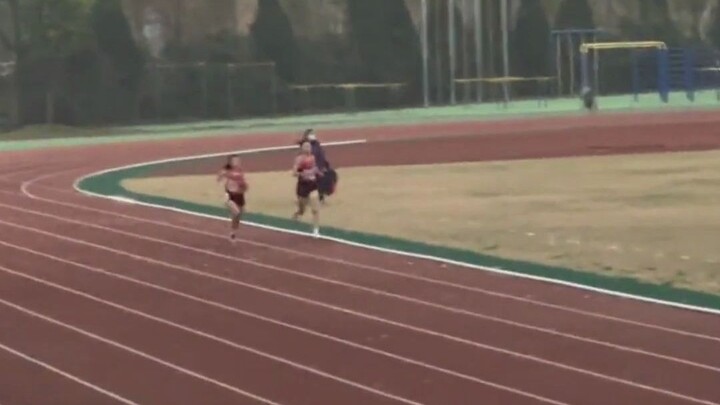 Cuộc đua tiếp sức thể thao nữ: Pha bứt phá ngoạn mục ở những giây cuối!