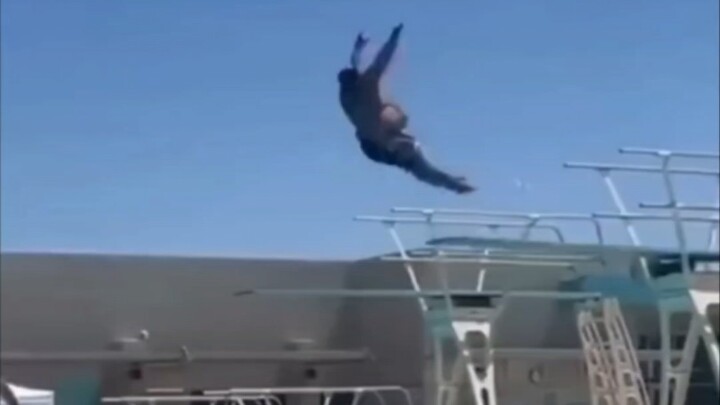 Siapa bilang gemuk nggak bisa loncat indah?