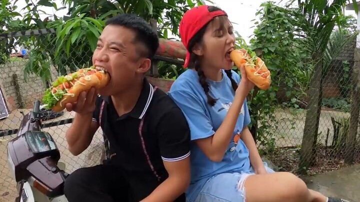 Hưng Troll _ Bị Trẻ Trâu Khinh Thường Thách Thức Làm Bánh Mì Hot Dog Khổng Lồ