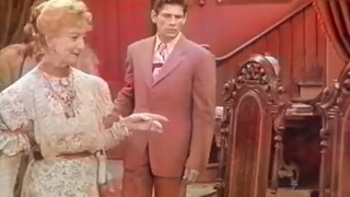 [Old movie story] The old lady holds a funeral at home every day, and the protagonists are different