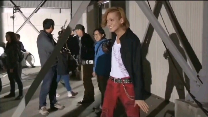 Get up early and Anku becomes Oz