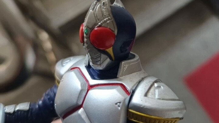 Kenzaki, người lái Mach, không thể đuổi kịp được.jpg