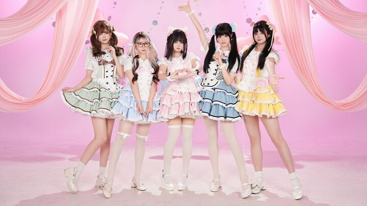 My heart is beating fast! (๑>へ<๑) Honey~When will it be my turn to have a sweet love?