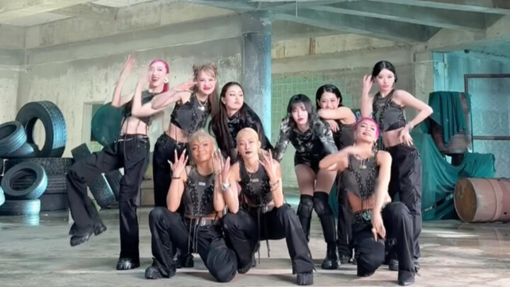 كبار السن من فرقة توايس🐰 هنا لتشجيعنا! مومو وجيهيو وأوجوجانغ💚