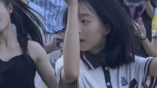 Saat membolak-balik album foto, saya menemukan aula dansa yang saya kunjungi sepuluh hari sebelum uj