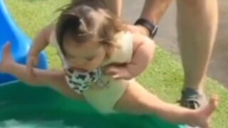 Ang galing magsplit ni Baby Cute 😅🤣😂✌️