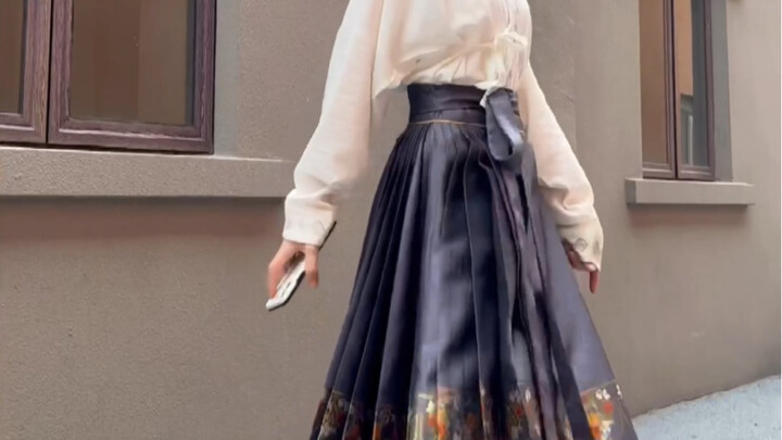 Let’s confidently step out in our ma‑mian skirts!