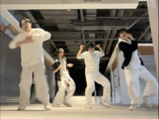 انظر إلى إحساس الرقص واحزر الدور؟ أربعة أشخاص يعبرون عن أربعة إحساسات مختلفة!